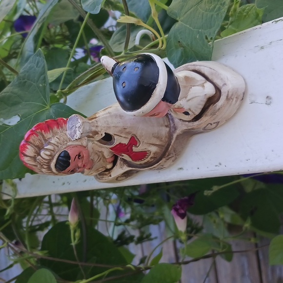 VINTAGE Native American Boy & Girl Teepee Salt & Pepper Shaker Set 3pcs - Picture 2 of 13